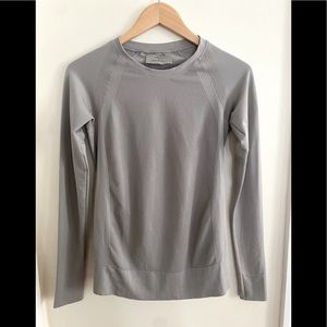 Women’s Athleta pullover. Size Small.